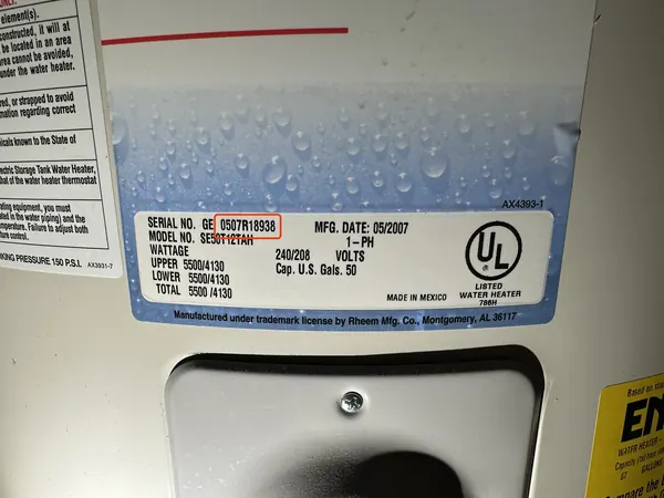 Rating plate on a GE electric water heater, serial number 0507R18938 outlined in red