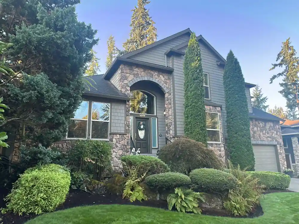 A Damascus Oregon home representative of the Clackamas County housing stock Russ inspects